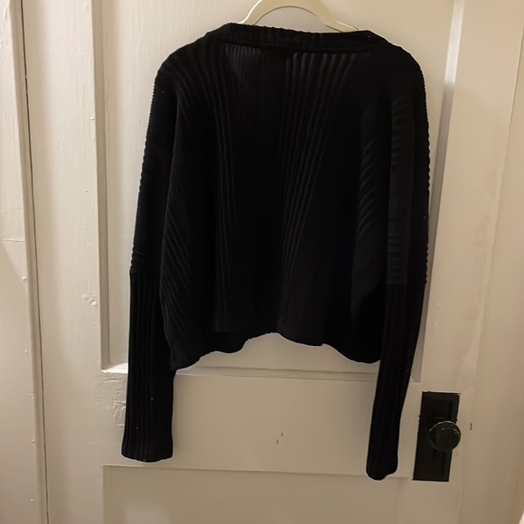 Altar’d State Black Cropped Cardigan - Picture 4 of 4